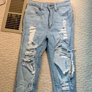 FASHION NOVA JEAN DISTRESSED